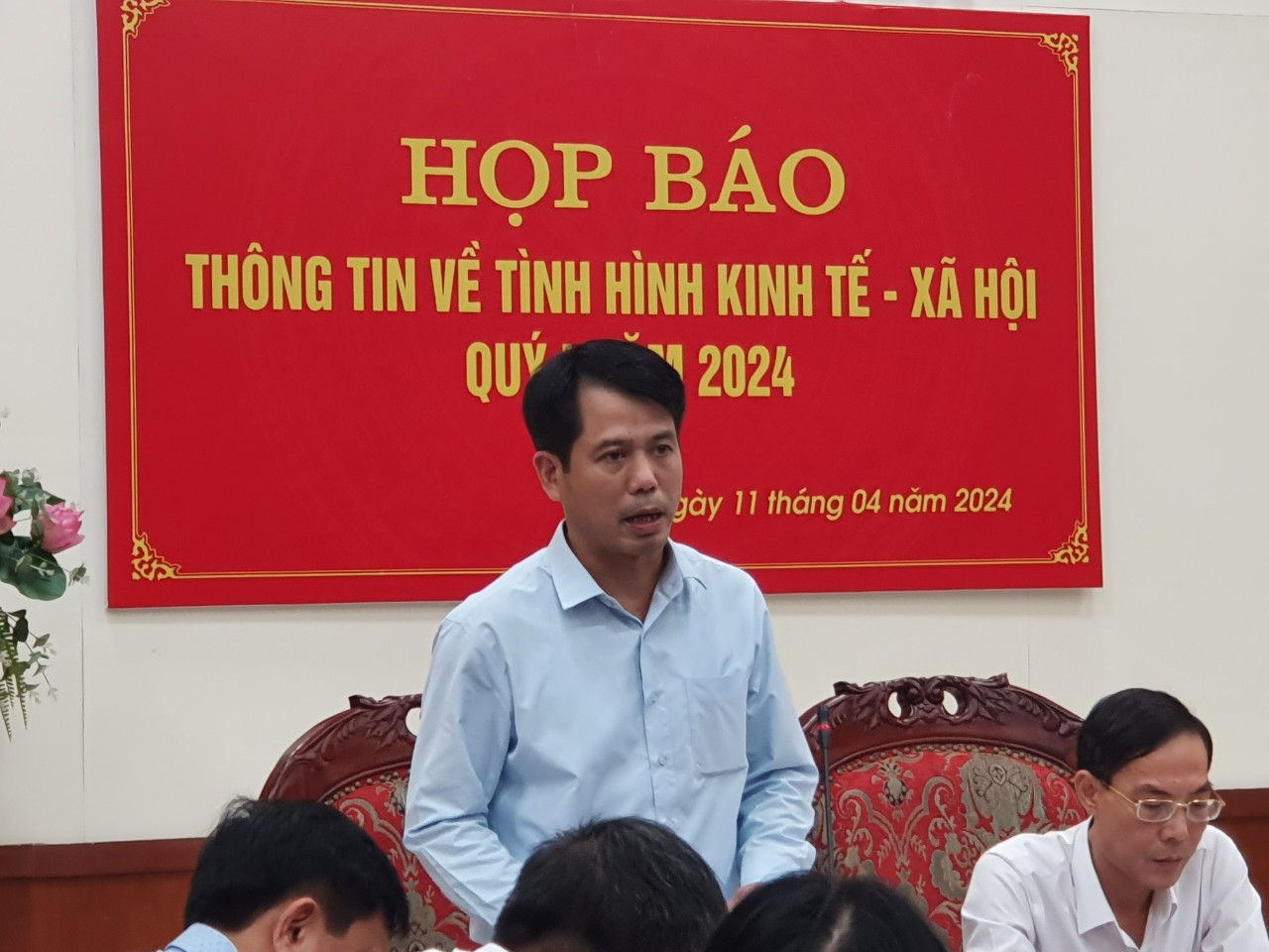 Đồng chí Đào Xuân Yên, Ủy viên Ban Thường vụ, Trưởng Ban Tuyên giáo Tỉnh ủy phát biểu tại buổi họp báo
