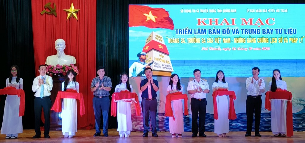Khai mạc triển lãm bản đồ và trưng bày tư liệu với chủ đề “Hoàng Sa, Trường Sa của Việt Nam - Những bằng chứng lịch sử và pháp lý” tại huyện Núi Thành.