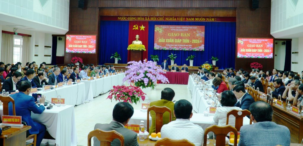 Quang cảnh Hội nghị giao ban đầu năm về tình hình trước, trong và sau Tết Giáp Thìn năm 2024 của tỉnh Quảng Nam