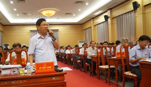Ủy viên Trung ương Đảng, Bí thư Tỉnh ủy Quảng Ngãi Lê Viết Chữ góp ý Đề án tại kỳ họp