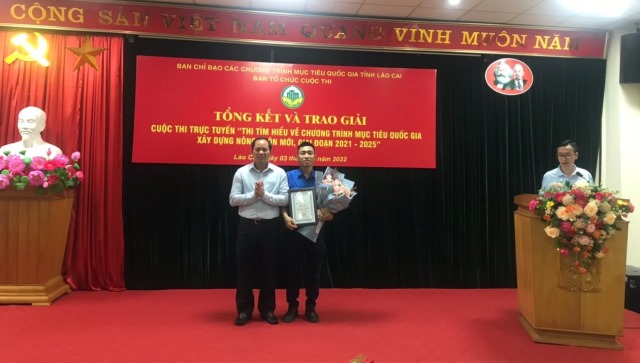 ông Ngô Hoàng Hiệp, UBND xã Xuân Quang, huyện Bảo Thắng nhận giải nhất