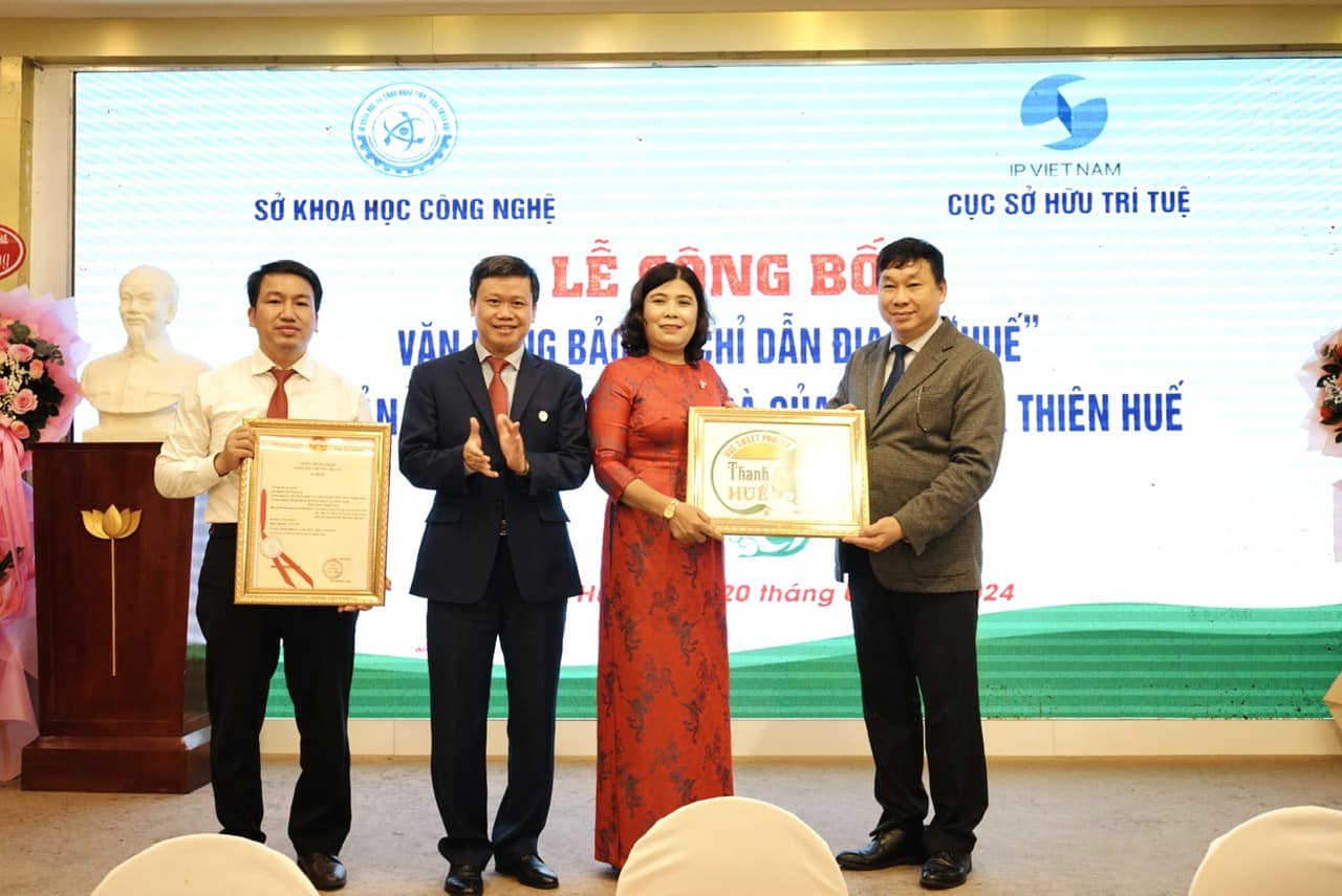 Sở Khoa học và Công nghệ tỉnh Thừa Thiên Huế phối hợp với Cục Sở hữu trí tuệ tổ chức Lễ công bố và trao Văn bằng bảo hộ chỉ dẫn địa lý 
