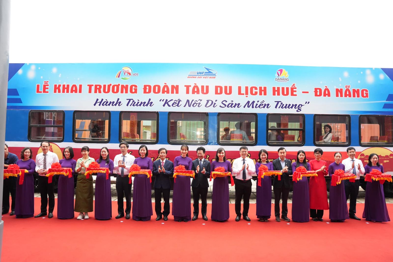 Khai trương đoàn tàu du lịch đường sắt Huế - Đà Nẵng.