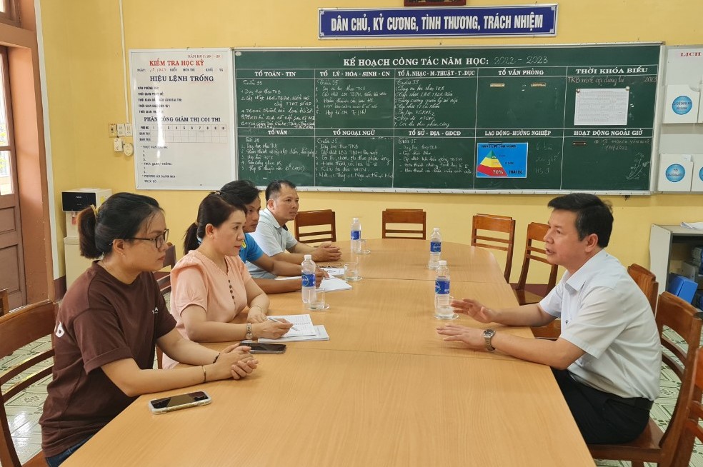 Giám đốc Sở GD&ĐT tỉnh Thừa Thiên- Huế Nguyễn Tân cũng đã quản triệt các trường về công tác đảm bảo an toàn trường học, ngăn ngừa bạo lực học đường trước và trong năm học mới.