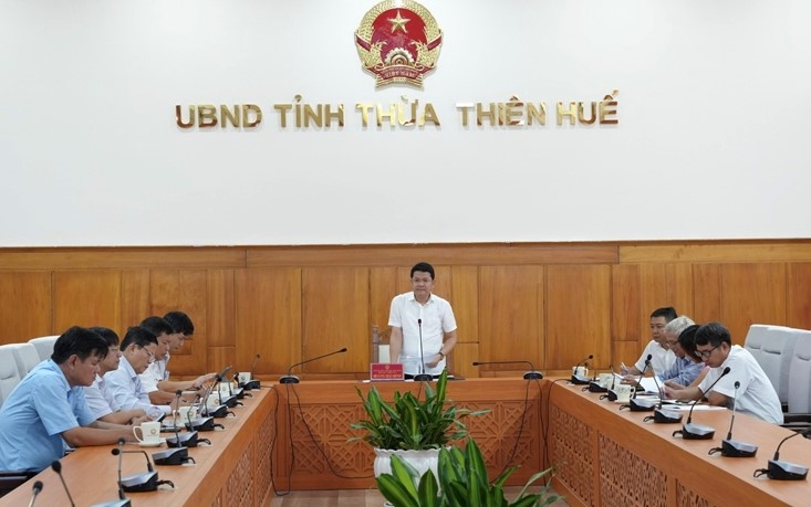 Ông Hoàng Hải Minh, Phó Chủ tịch UBND tỉnh Thừa Thiên- Huế làm việc với các sở, ngành, địa phương về tình hình thu hoạch lúa vụ hè thu năm 2023.
