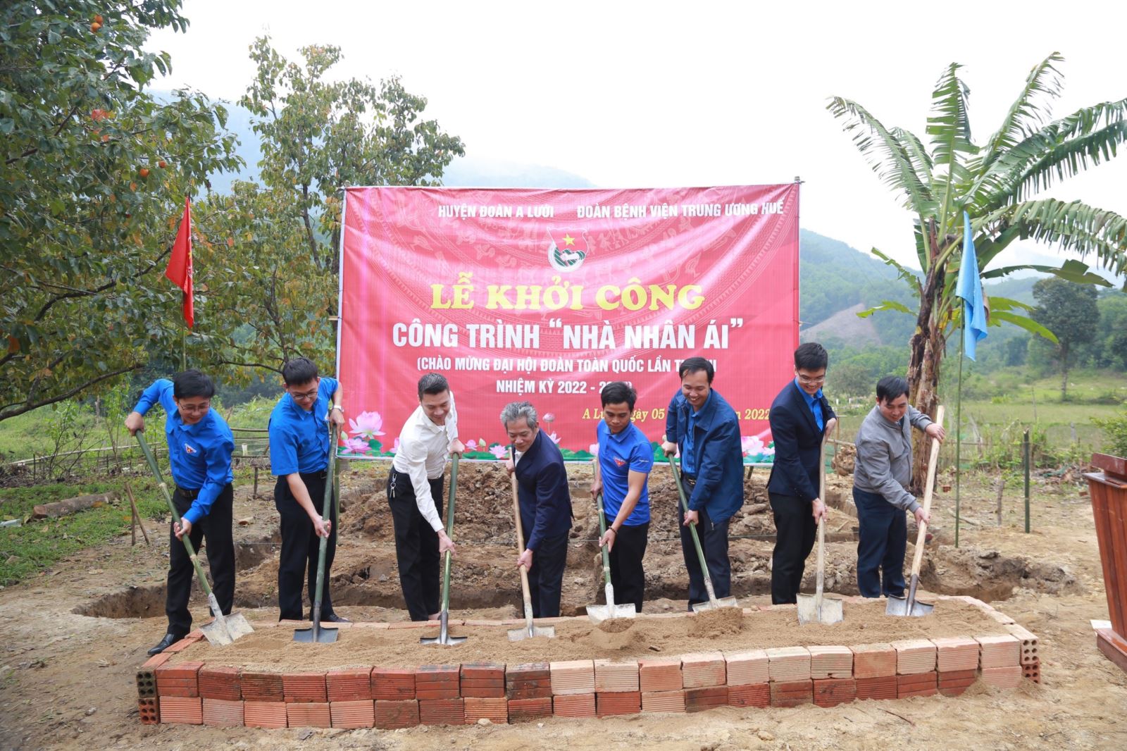 Đoàn Thanh niên BVTW Huế phối hợp với huyện Đoàn A Lưới (tổ chức lễ khởi công xây dựng công trình “Nhà nhân ái” ở xã Trung Sơn (huyện A Lưới).