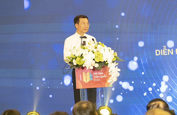 Ông Nguyễn Mạnh Hùng – Bộ trưởng Bộ thông tin và Truyền thông phát biểu tại buổi Lễ khai mạc