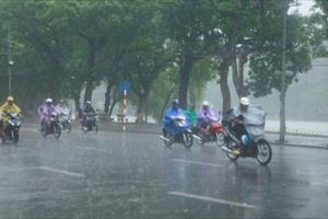 Mưa trên diện rộng ở Hà Nội, cảnh báo tố lốc gió giật mạnh
