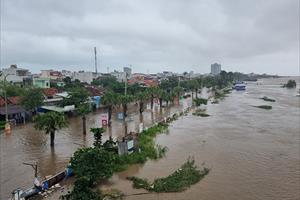 Nhiều tuyến giao thông ở nội thành Tuy Hoà ngập trong nước