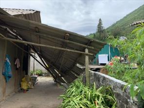 Lào Cai: 172 nhà bị tốc mái và 2 người bị thương sau mưa dông