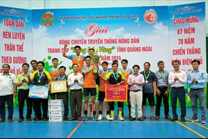 Đội bóng chuyền huyện Bình Sơn đoạt cúp 