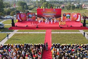 Khai hội chùa Hương Tích - mở đầu năm du lịch Hà Tĩnh 2023
