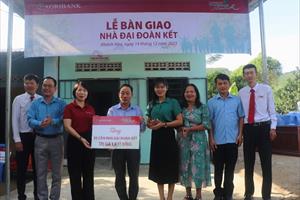 Agribank bàn giao 30 căn nhà đại đoàn kết cho các hộ gia đình khó khăn tại Khánh Hòa