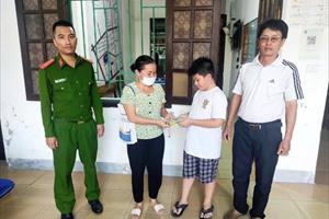 Nam sinh lớp 6 ở Hà Tĩnh trả lại hơn 50 triệu đồng cho người đánh rơi