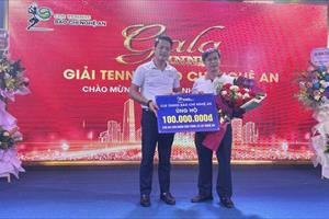 CLB Tennis Báo chí Nghệ An quyên góp hơn 120 triệu đồng ủng hộ bà con vùng lũ lụt