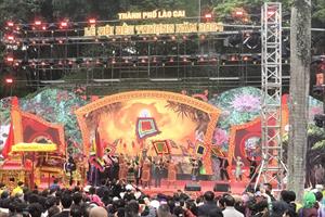 Hàng nghìn người dự Lễ hội Đền Thượng ở Lào Cai