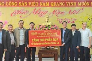 Chủ tịch Quốc hội tặng 300 suất quà Tết người nghèo tỉnh Đắk Lắk