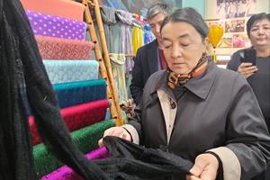 Uzbekistan muốn tăng cường hợp tác thương mại với Việt Nam trong lĩnh vực tằm tơ