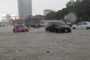 Nhiều khu trung tâm Hải Phòng ngập lụt sau mưa lớn