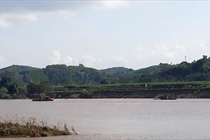 Khai thác cát trái phép vẫn hoành hành trên sông Lam
