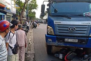 Đà Nẵng: Cô gái trẻ chết oan khi xe tải cố vượt đèn đỏ
