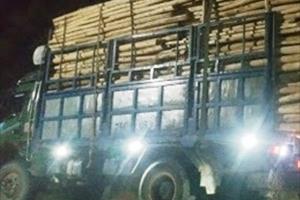 Thanh Hóa: Xe tải chở keo bị lật, 7 người tử vong