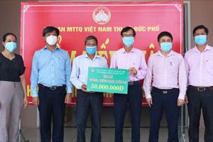 Chi nhánh NHCSXH Quảng Ngãi ủng hộ 50 triệu đồng cho thị xã Đức Phổ phòng, chống dịch Covid-19