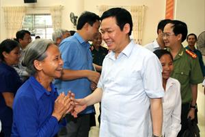 Phó Thủ tướng Vương Đình Huệ tiếp xúc cử tri tại Hà Tĩnh