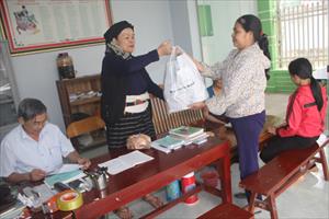Nữ lương y người Thái 30 năm điều trị hiệu quả bệnh ung bướu