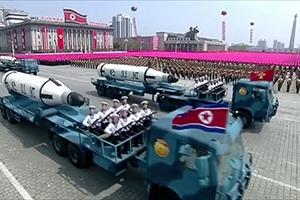 Triều Tiên ra mắt tên lửa phóng từ tàu ngầm mới tại lễ diễu binh