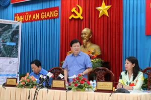 Phó Thủ tướng Trịnh Đình Dũng chủ trì họp bàn giải pháp phòng chống sạt lở vùng ĐBSCL