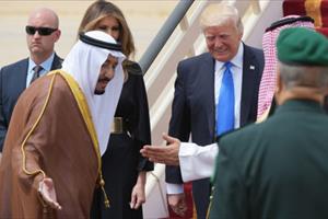 Tổng thống Mỹ Donald Trump “bội thu” ở Saudi Arabia