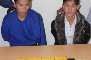 Điện Biên: Bắt 2 đối tượng mua bán 4 bánh heroin