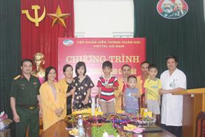 Hà Nam: Viettel Hà Nam tặng quà cho trẻ em Bệnh viện Sản Nhi nhân dịp tết Trung thu