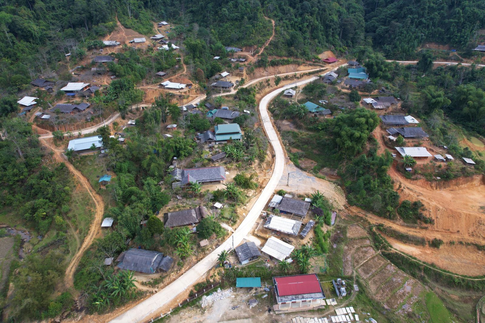 Bản Ché Lầu (xã Na Mèo, huyện Quan Sơn) nơi còn nhiều hộ nghèo cần được hỗ trợ nhà ở