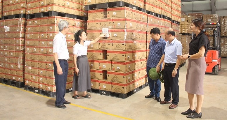 Thực tế đoàn báo chí tại doanh nghiệp sản xuất đèn led tại Công ty TNHH Hoa Thăng Thanh Hóa.