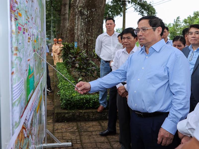 Thủ tướng Phạm Minh Chính khảo sát hướng tuyến dự án cao tốc Khánh Hòa – Buôn Ma Thuột