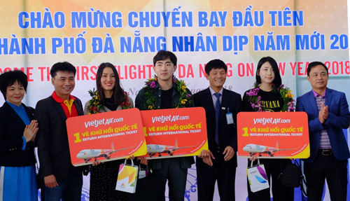 Đón đoàn khách từ Seoul (Hàn Quốc) xông đất Đà Nẵng bằng đường hàng không