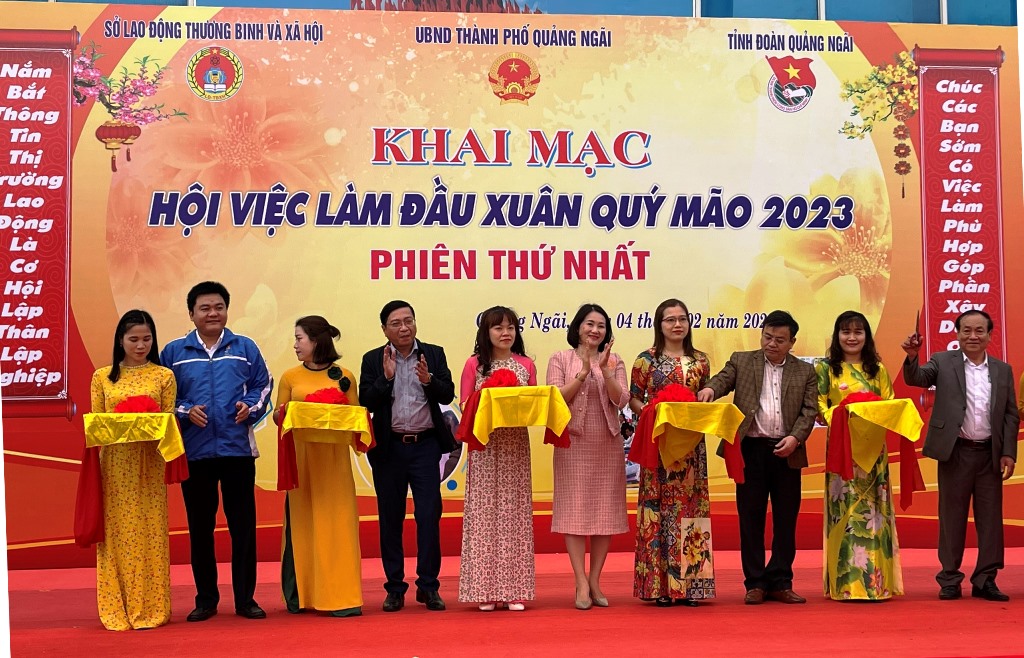 Khai mạc Ngày Hội Việc làm Xuân Quý Mão - Phiên thứ I - 2023 tại TP Quảng Ngãi.