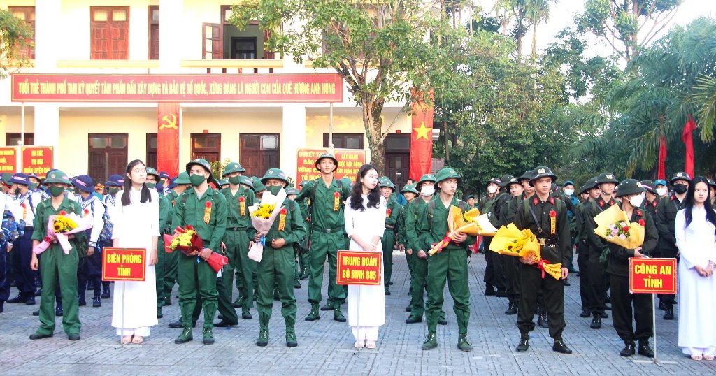 Tuổi trẻ TP Tam Kỳ (Quảng Nam) hăng hái lên đường nhập ngũ.