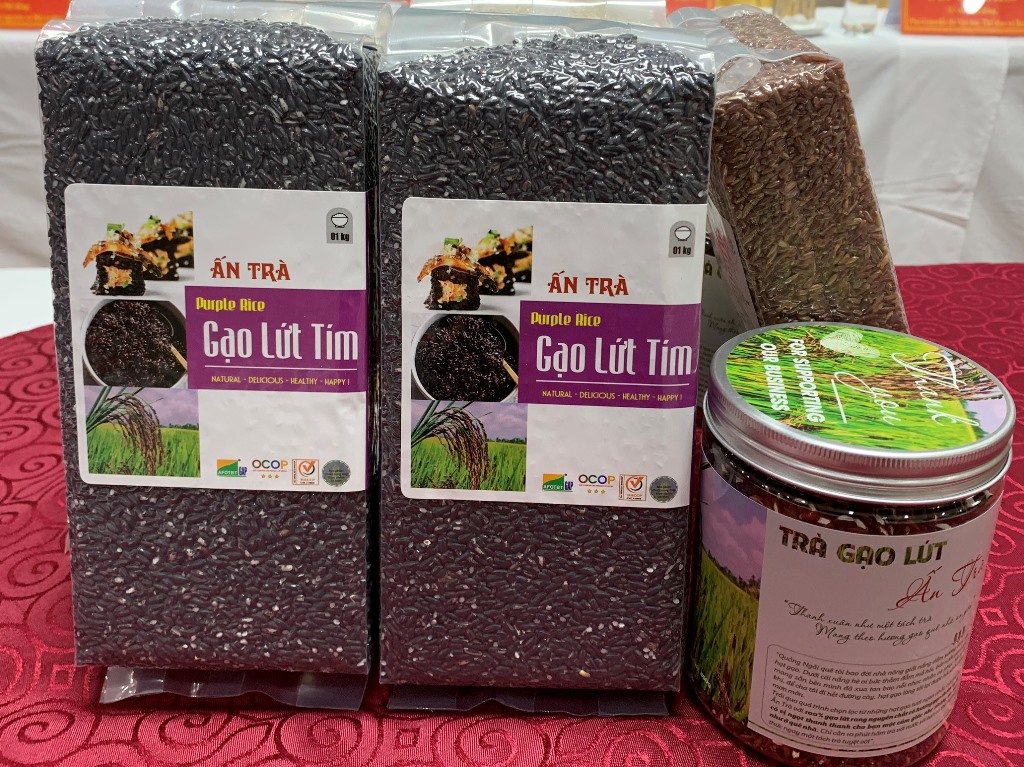 Sản phẩm gạo lứt Ấn Trà và trà gạo lứt Ấn Trà của huyện Mộ Đức nâng hạng từ 3 lên 4 sao.