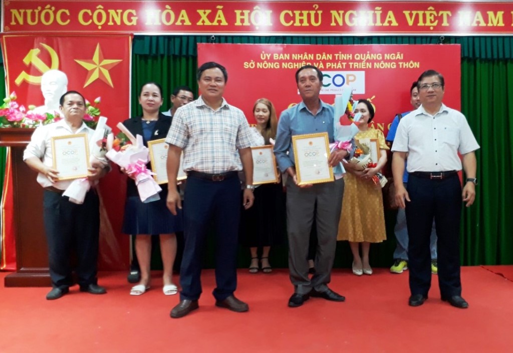 HTX Nông nghiệp Bình Thanh nhận Giấy chứng nhận sản phẩm OCOP cấp tỉnh đối với sản phẩm Chanh thơm Bình Thanh