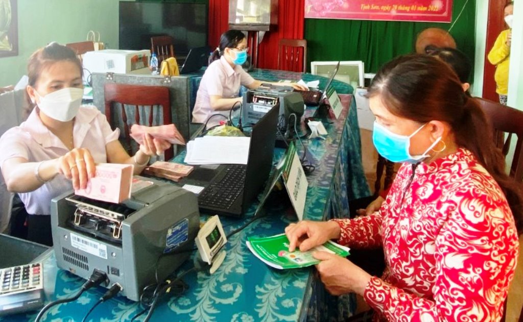 Chi nhánh NHCSXH tỉnh Quảng Ngãi tích cực, tập trung nguồn lực, tổ chức giải ngân cho vay thông qua các chương tín dụng.