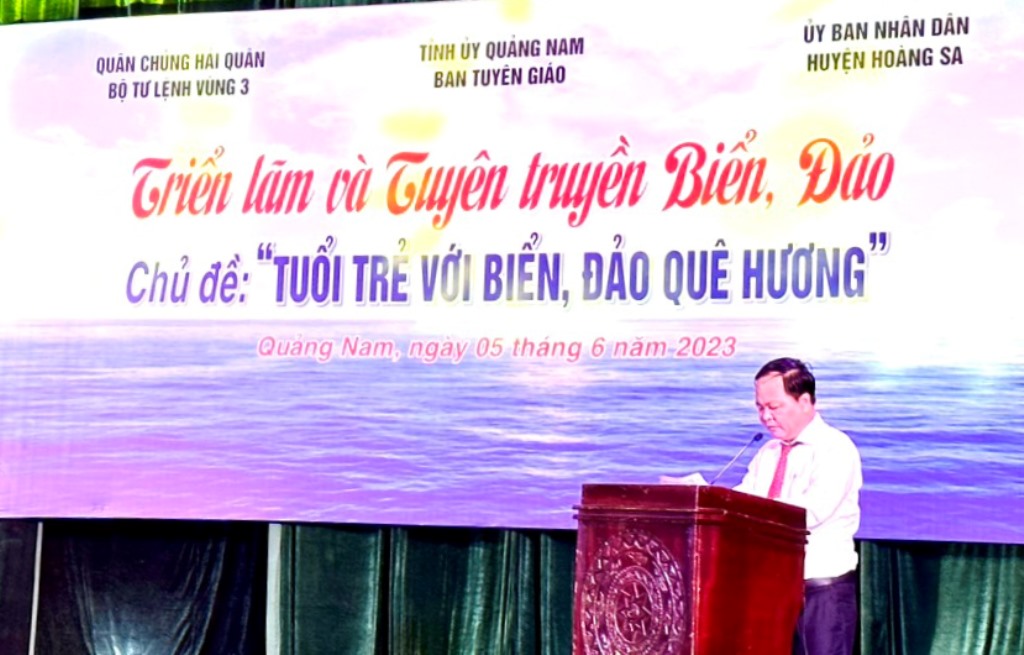 Phó chủ tịch UBND tỉnh Quảng Nam Nguyễn Hồng Quang phát biểu khai mạc triển lãm.