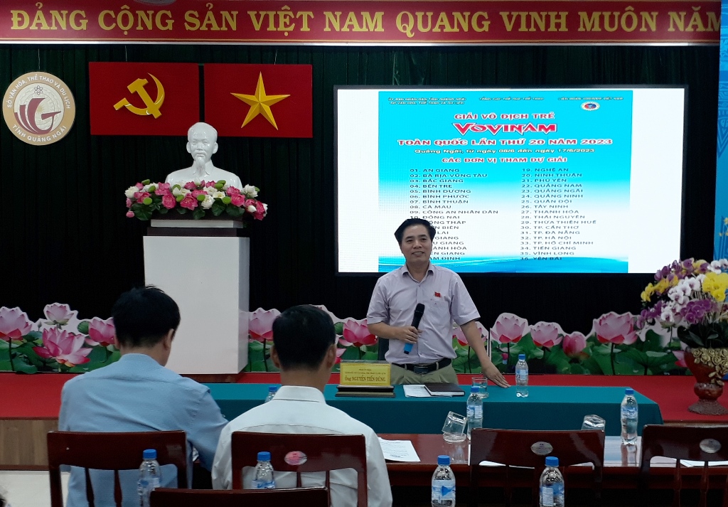 Ông Nguyễn Tiến Dũng, Giám đốc Sở Văn hóa, Thể thao và Du lịch tỉnh Quảng Ngãi thông tin tại họp báo. 