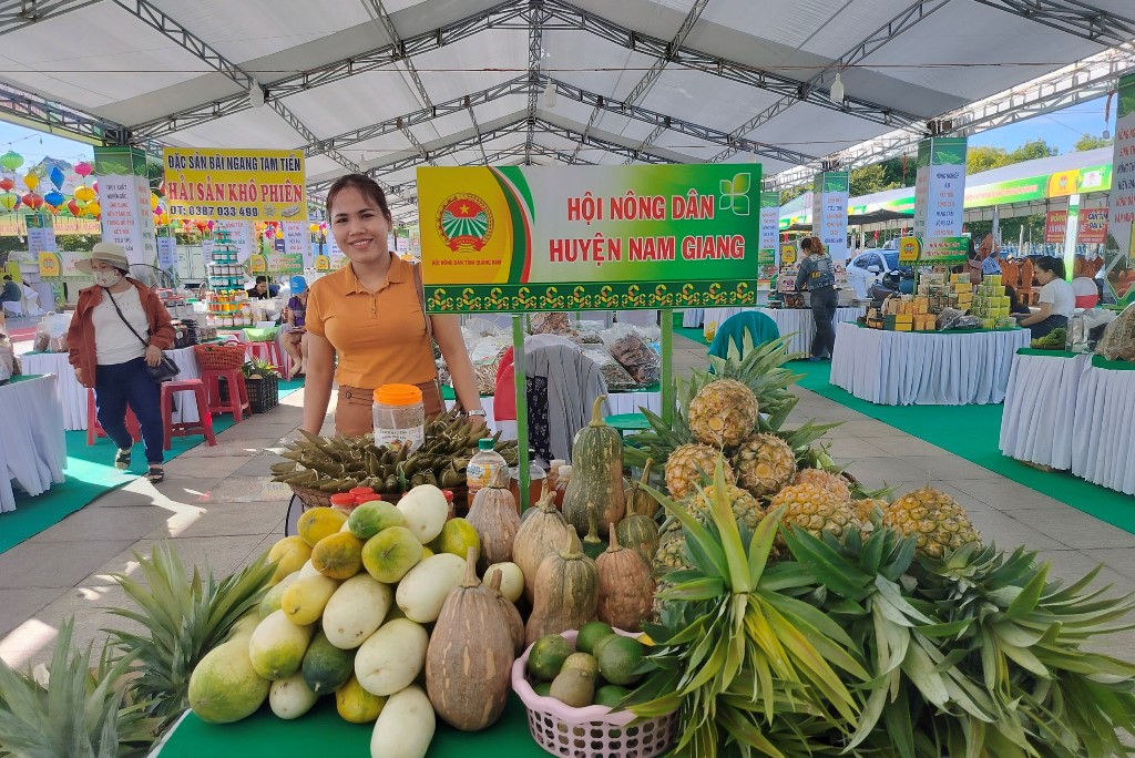Hội chợ có 130 gian hàng của tỉnh Quảng Nam và của Hội Nông dân một số tỉnh, thành khu vực miền Trung – Tây nguyên tham gia, với hơn 550 sản phẩm các loại.