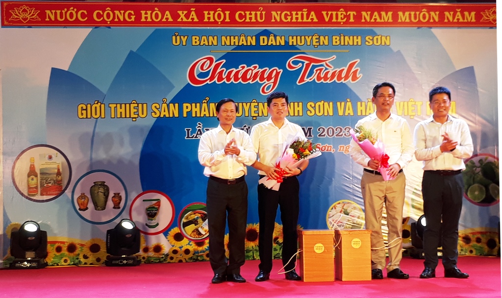 Khai mạc Chương trình giới thiệu sản phẩm huyện Bình Sơn và hàng Việt Nam lần thứ 3 năm 2023  
