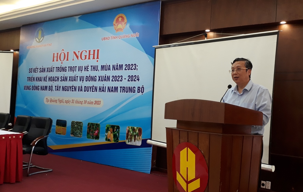 Thứ trưởng Bộ NN& PTNT Hoàng Trung phát biểu chỉ đạo tại Hội nghị