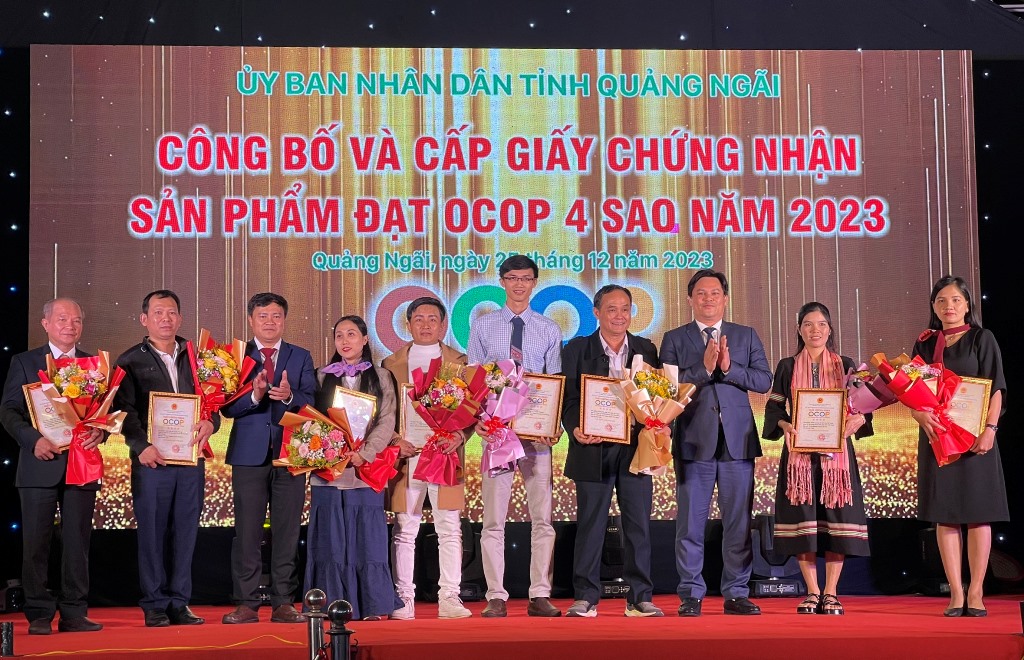 Cấp Giấy chứng nhận sản phẩm đạt OCOP 4 sao năm 2023 cho các chủ thể trên địa bàn tỉnh Quảng Ngãi.