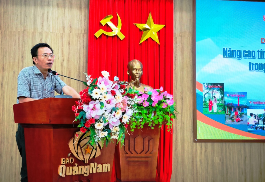 Nhà báo Lê Văn Nhi phát biểu khai mạc Diễn đàn